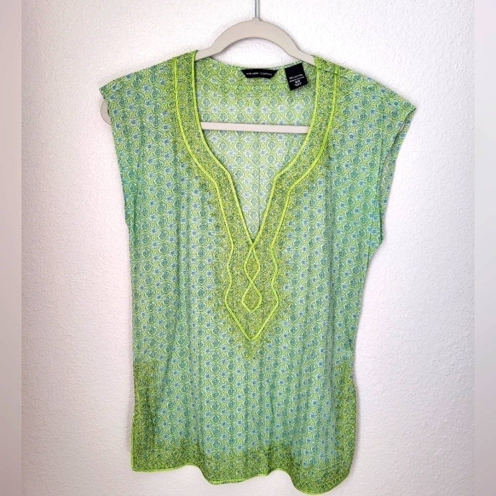 New York Company Women's Green Sleeveless Embroidered Blouse Size XS